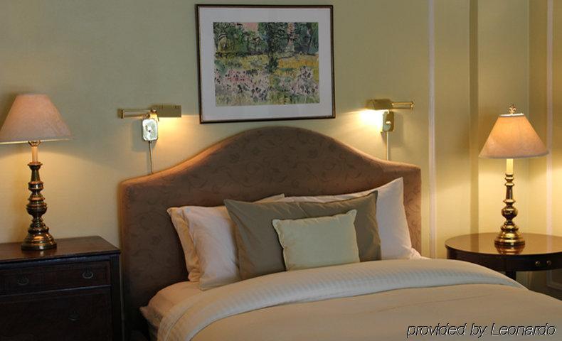 Morgan State House Inn Олбани Экстерьер фото