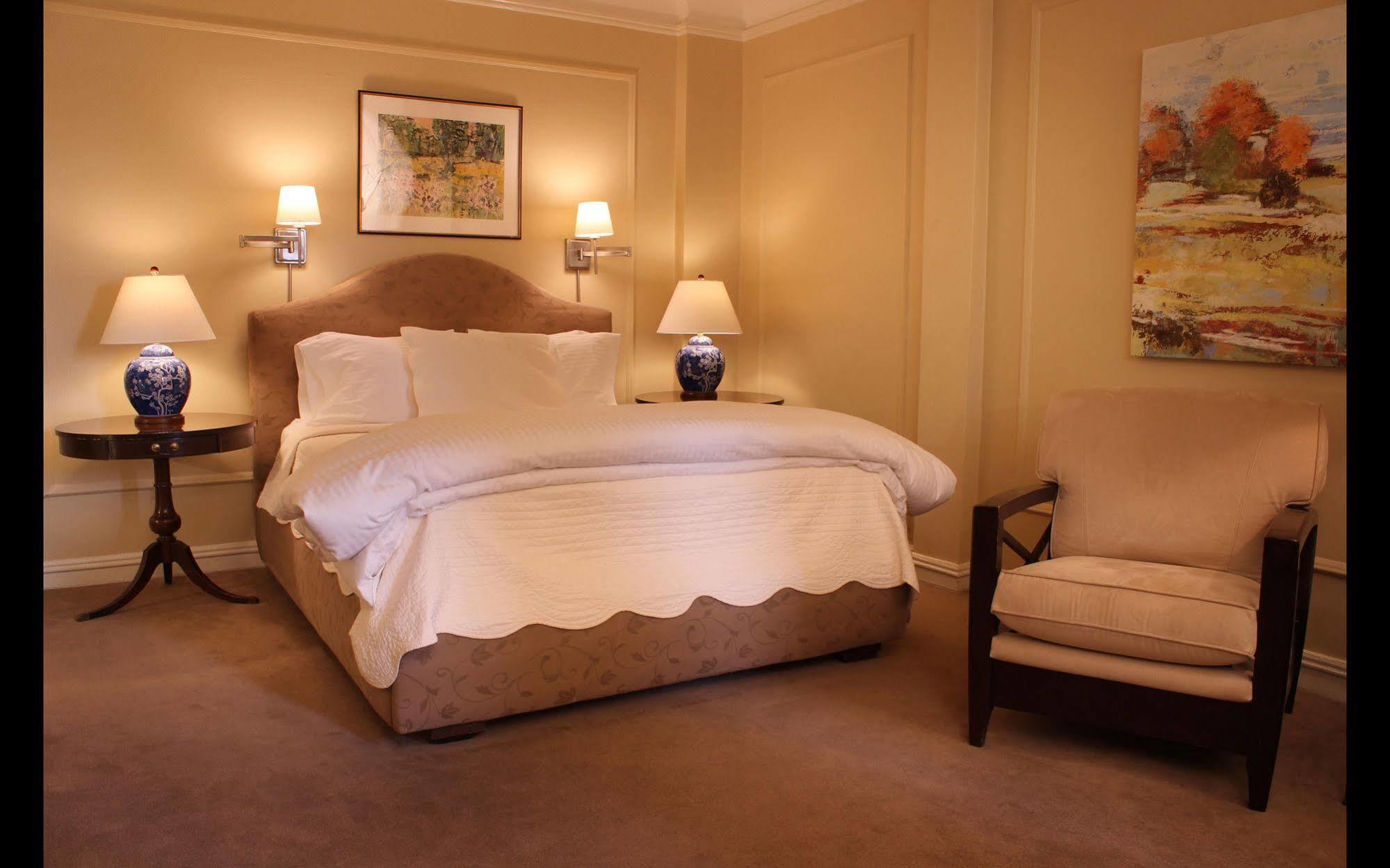 Morgan State House Inn Олбани Экстерьер фото
